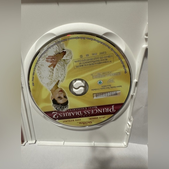 Unlock Your Inner Princess with the Princess Diaries 2 Royal Engagement - Picture 3 of 3